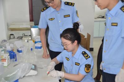 市市场监管局举行食品安全快检大比武