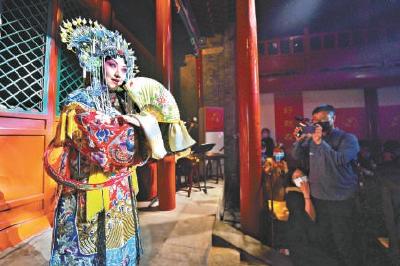 老城更新，就地避暑花样新、乐趣多——消夏在胡同