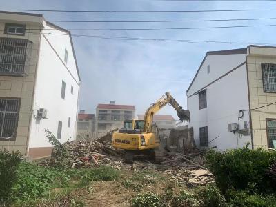 周矶管理区：拆除危旧房屋 消除安全隐患
