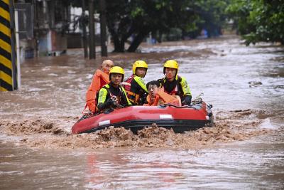 四川强降雨46.1万人受灾 重庆多条河流现超警洪水