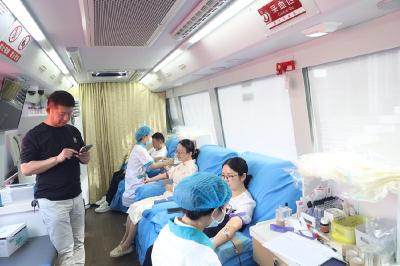 无偿献血传递爱心 无私奉献弘扬正气