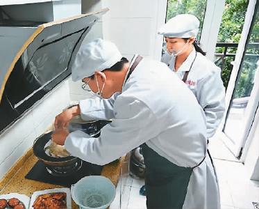养老 推拿 喂养宠物……上门服务，个性消费新选择