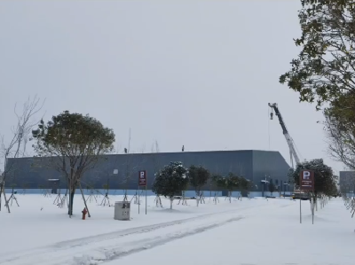 周矶管理区携手企业共抗雪灾