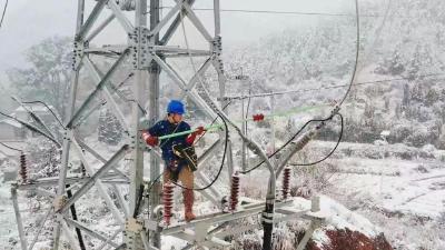 加快灾后重建、应对寒潮见闻：温暖过年奔向新生活