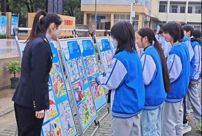 漫画巡展进校园 食品安全记心间