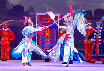 荆州花鼓戏迎春上演，《王宝钏》情动曹禺戏楼