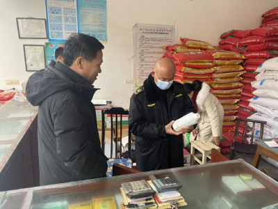 老新镇开展农资专项检查 为春耕拧紧“安全阀”