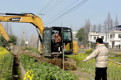 速解新沟村路基塌方难题 护航春耕路