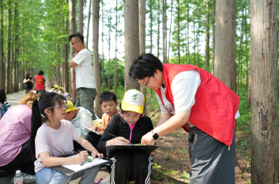 市生态环境局带青少年解锁生物多样性之美
