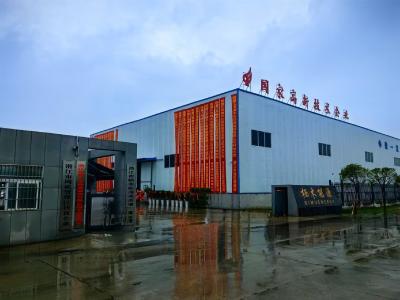拉满弓“项”前冲 铆足劲奋力跑