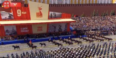 独家视频丨习近平同普京在主观礼台出席红场阅兵式