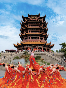 假期联动探访：鄂赣湘游客“三向奔赴”三大名楼