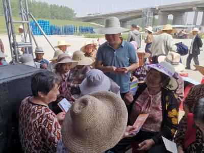 市人社局将服务窗口延伸至群众“家门口”