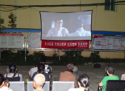 龙湾镇电影下乡弘扬三大精神