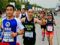天门跑友参加北京马拉松比赛归来
