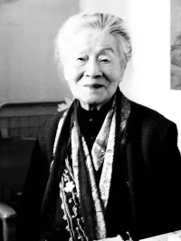 她是杨绛的母亲，不做保姆式主妇，比63年美满婚姻的女儿还幸福