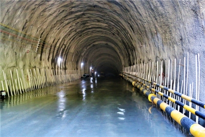 郑万高铁神农架段隧道全面进入正洞施工