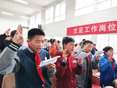 趣味英语宣讲党的十九大精神受学生点赞