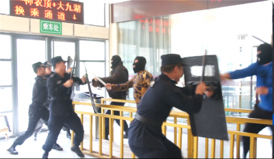 林区公安局联合神旅集团举办反恐防暴演练