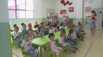 开学第一天：林区第二幼儿园营造温馨校园