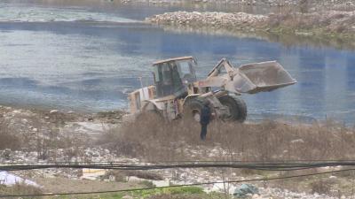神农架：重拳出击 清理河道非法种植