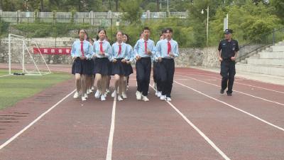 实验初级中学军训闭幕式暨2019届新生国防教育活动举行