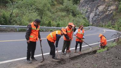 卢登奎：护路三十九载  默默奉献写春秋  