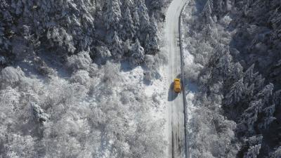 记者走基层—— 踏冰卧雪 他们深山奋斗9小时抢通“华中屋脊”供电线