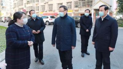 到老区进社区，应勇说：要拿出不胜不休的韧劲打赢疫情防控阻击战
