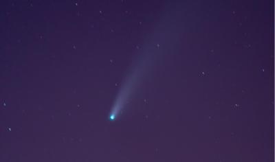 慢城松柏摄影爱好者拍下罕见彗星