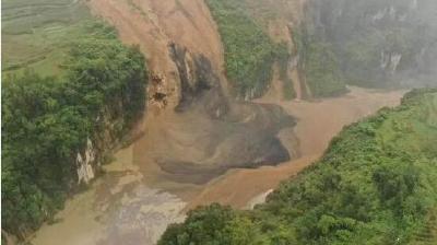 水位急速上升，有溃坝危险！鏖战清江堰塞湖