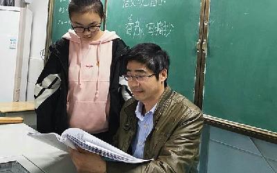 阳日中心学校蒋治斌获“荆楚好老师”荣誉称号