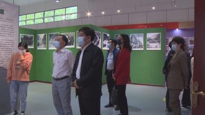 林区人大组织参观建区50周年成就图片展