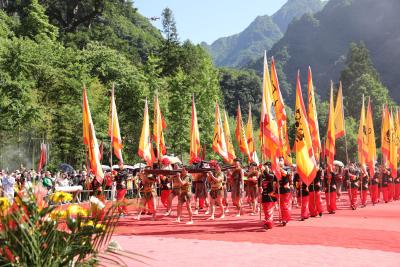 三省四地、三陵一坛共祭炎帝始祖！神农架举办辛丑年华夏始祖炎帝祭祀大典