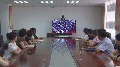 “践行初心使命，像先锋模范那样去奋斗”  “七一勋章”颁授仪式在神农架林区党员干部中引起热烈反响