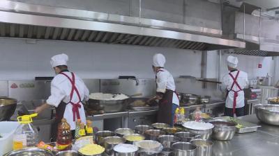 记者实地探访林区实验小学食堂 食材鲜 营养好 价格低 校园饮食安全有保障