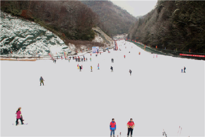 滑雪赏雪成为神农架这个冬季旅游的主旋律