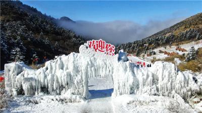 玩雪、娱雪、赏冰雕，华中之巅冰雪世界等你“撒欢”