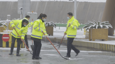 湖北交投神农架管理站： 全力应对冰雪天气 为人们安全出行保驾护航