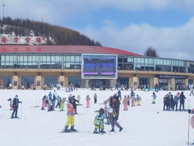 “到神农架滑雪”成为冰雪运动新风尚