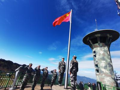 神农顶民兵哨哨兵集中观看二十大开幕会