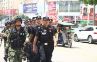 随州特警加强巡逻防控确保中秋治安平稳