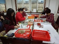 无人售票假币多引热议 乘车投假币拷问公众良心