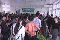 火车站迎来返程高峰 黄金周发送旅客8万多人