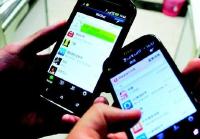 朋友圈晒自拍照赢好感 “美女”微信荐股套路揭秘