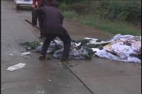 乱倒垃圾给人“添堵”  市容环境需共同维护