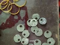 无人售票假币多引热议 乘车投假币拷问公众良心