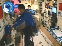 中国人首次太空跑步 景海鹏连跑一小时