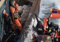 韩国海警射击中国渔船扬言再来还开火