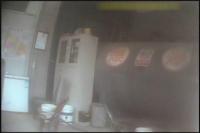 与“炸弹”同居！  民房竟藏私人加油站